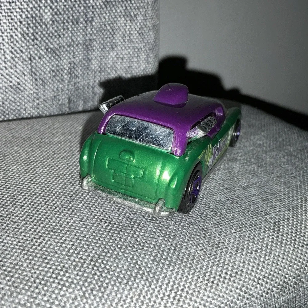 Hot Wheels Batman Series Cockney Cab The‎ Joker DC Comics Green Purple 2014
